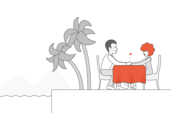 Romantisch diner tussen man en vrouw aan het strand met palmbomen